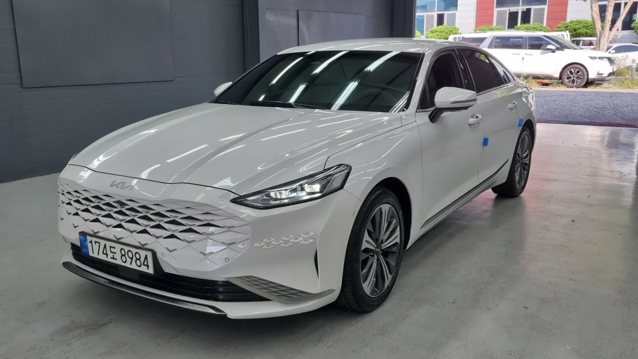 2023 Kia K8