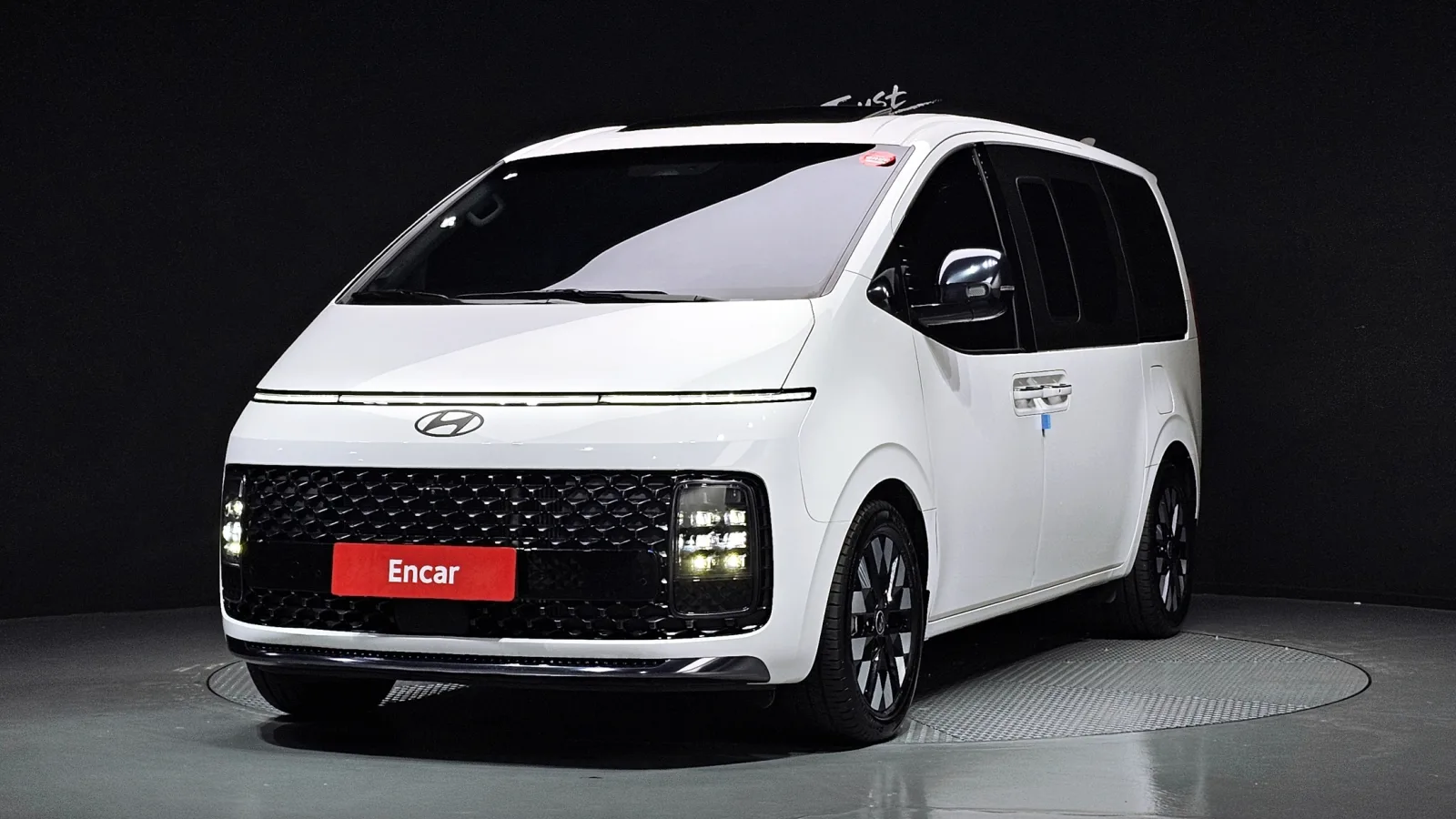 2025 Hyundai Staria
