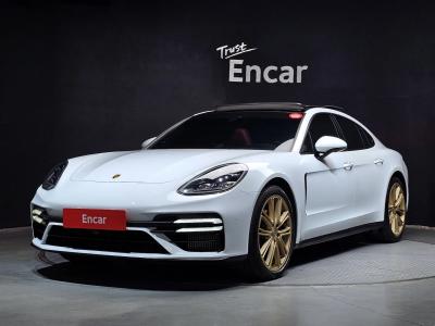 2022 Porsche Panamera
