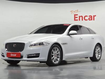 2016 Jaguar XJ