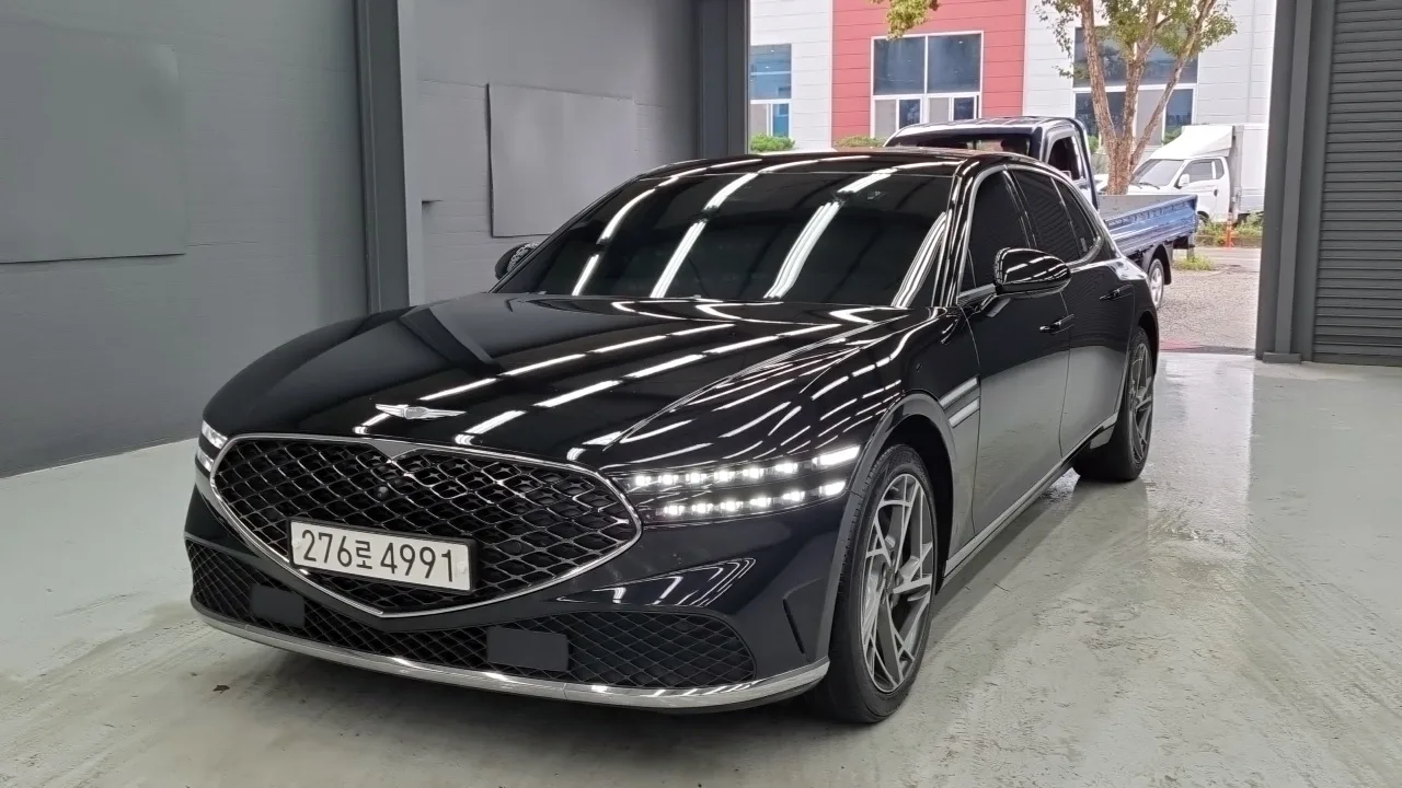 2022 Genesis G90