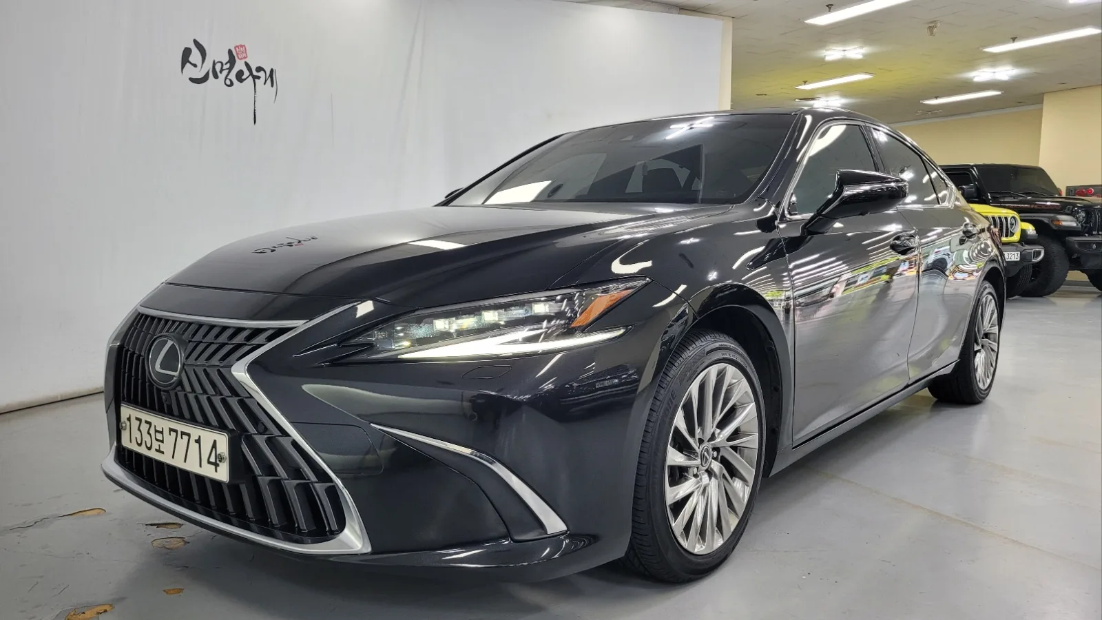 2025 Lexus ES