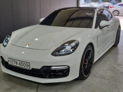 2020 Porsche Panamera