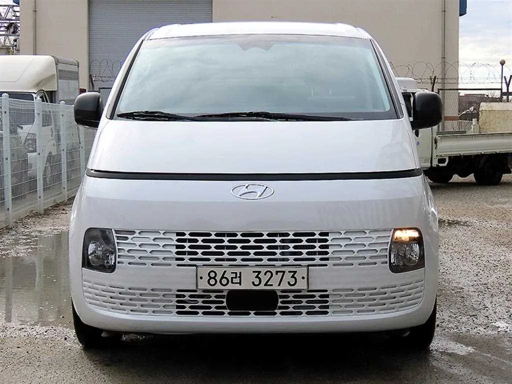 2022 Hyundai Staria