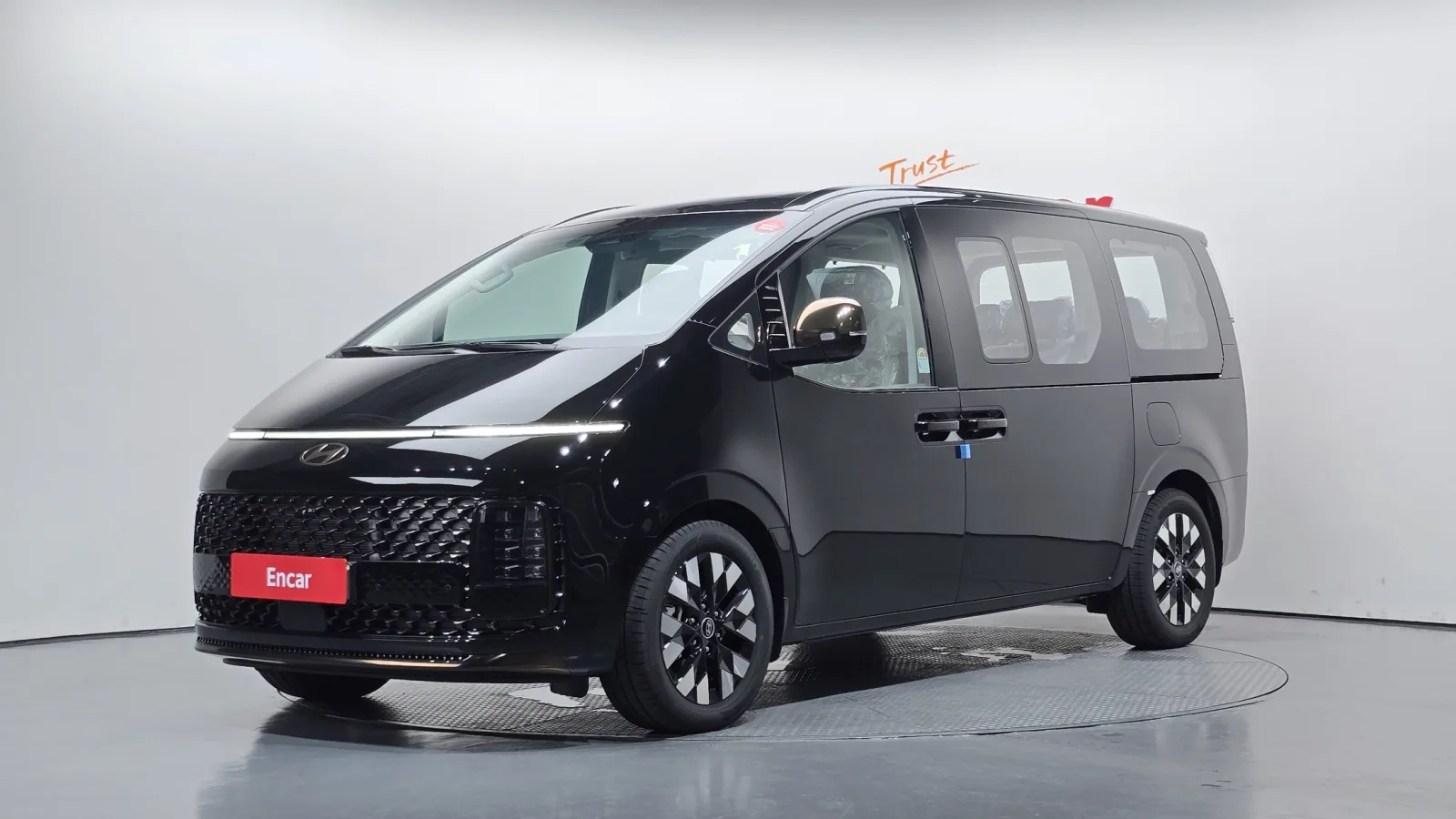 2025 Hyundai Staria