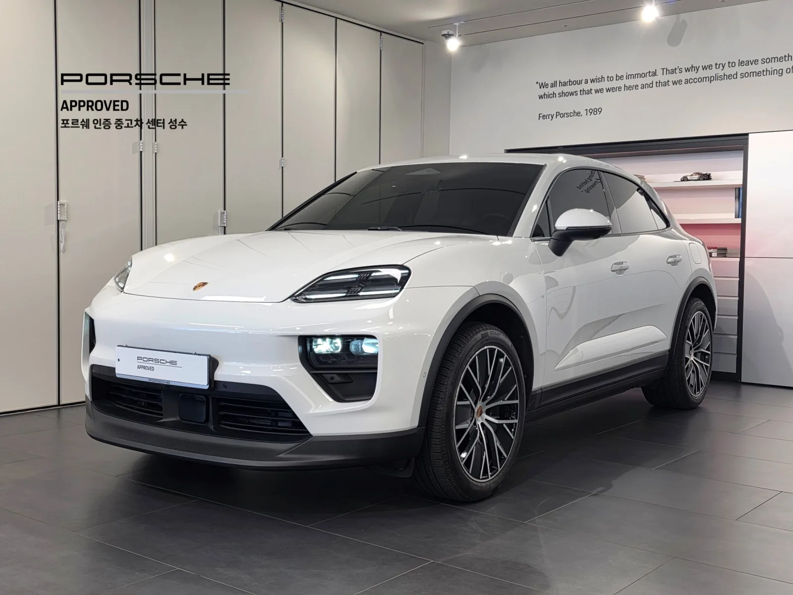 2025 Porsche Macan
