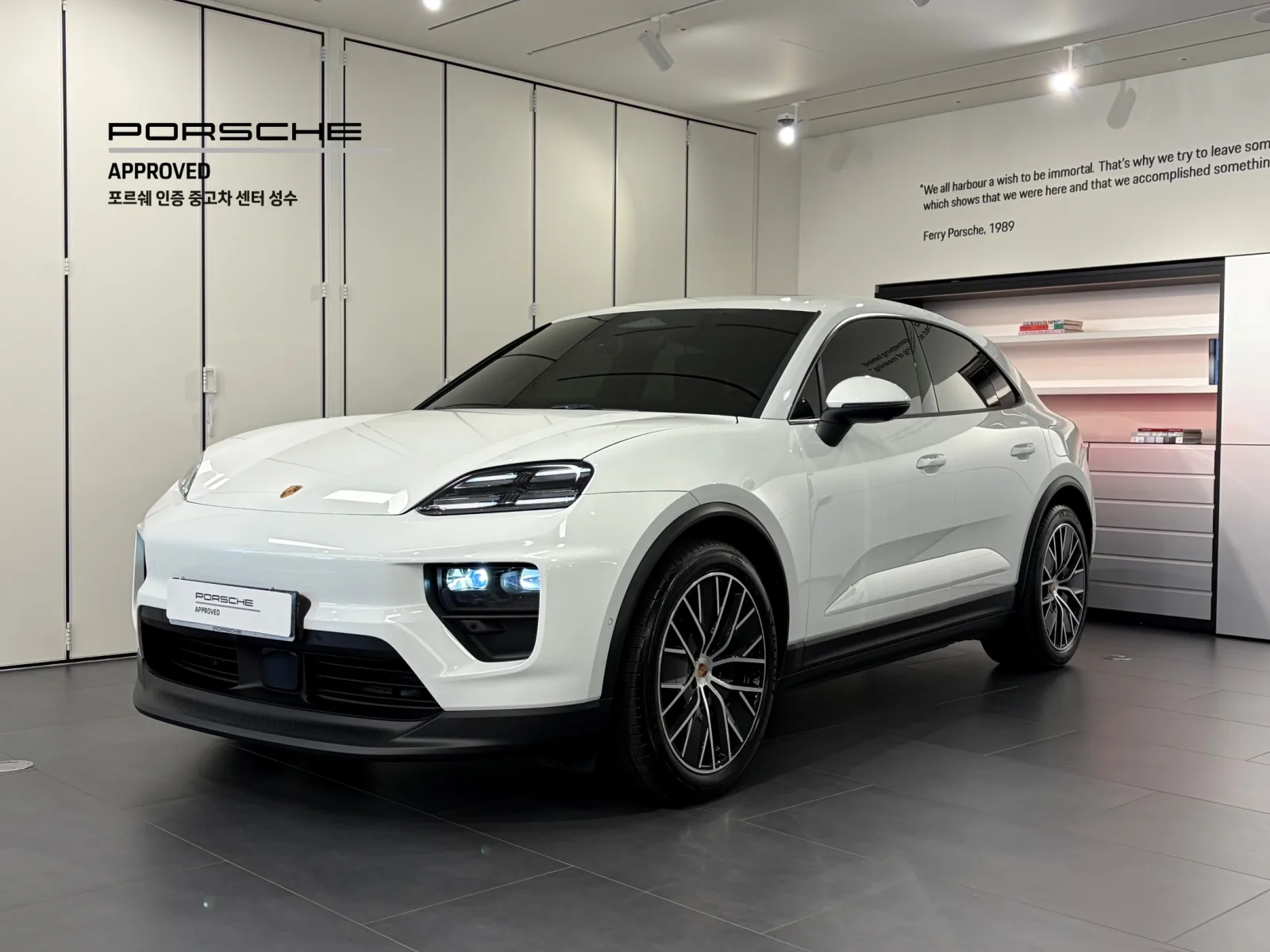 2025 Porsche Macan