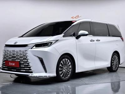 2025 Lexus LM