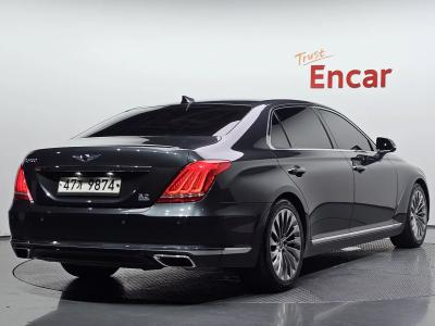 2018 Genesis EQ900