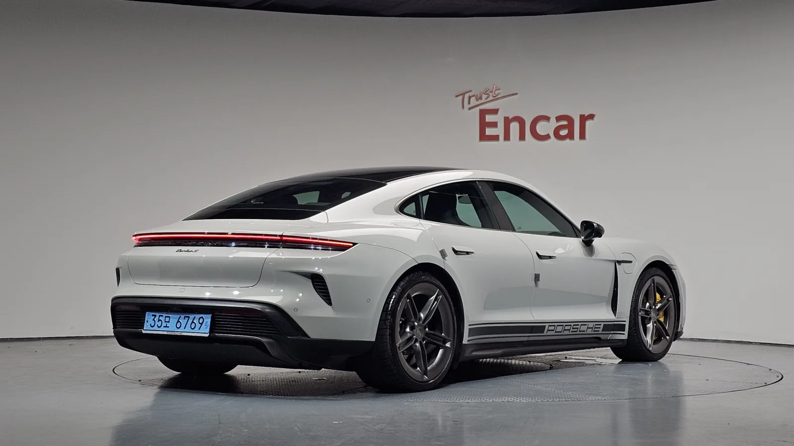 2025 Porsche Taycan