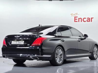 2018 Genesis EQ900