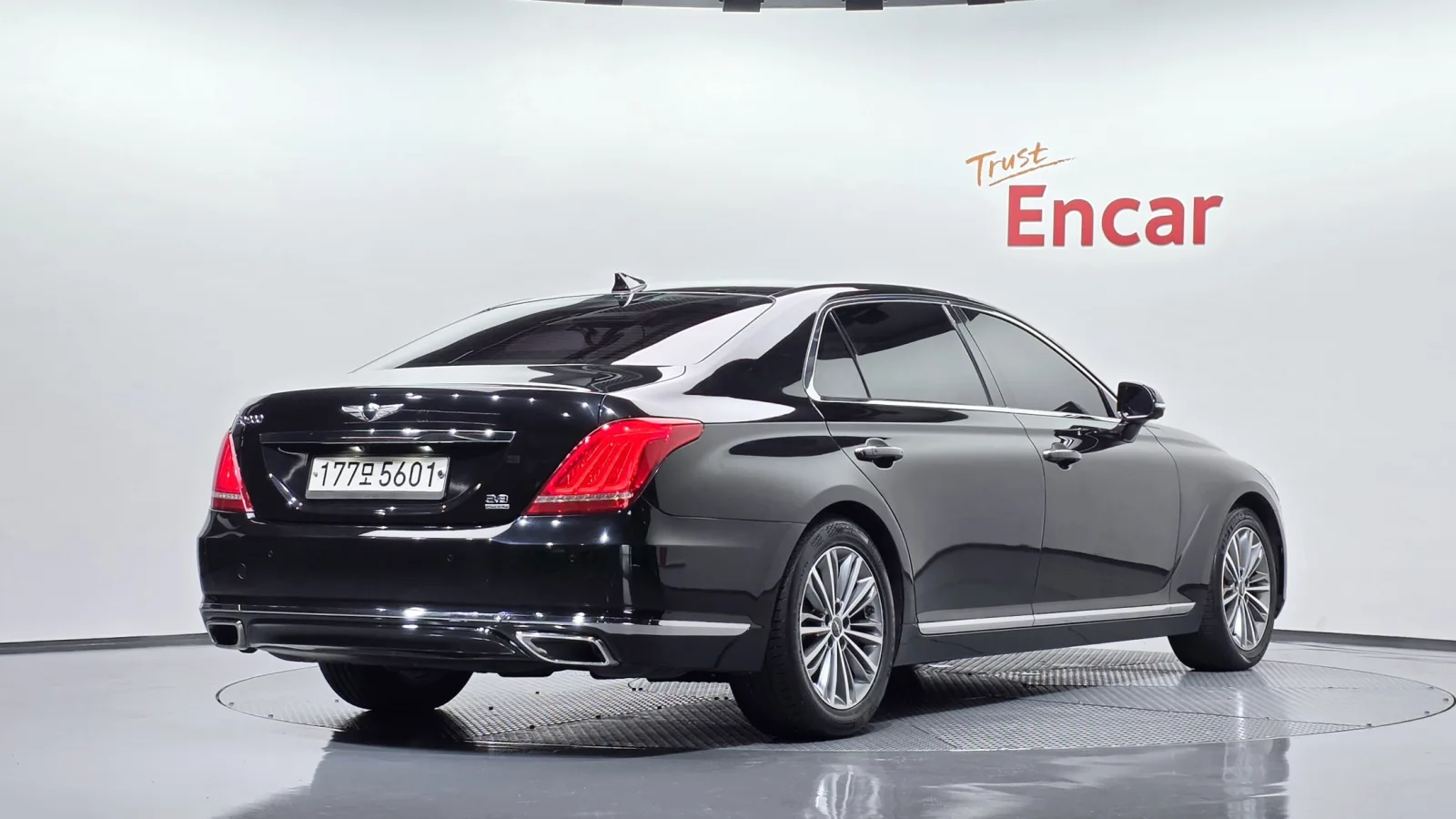 2018 Genesis EQ900