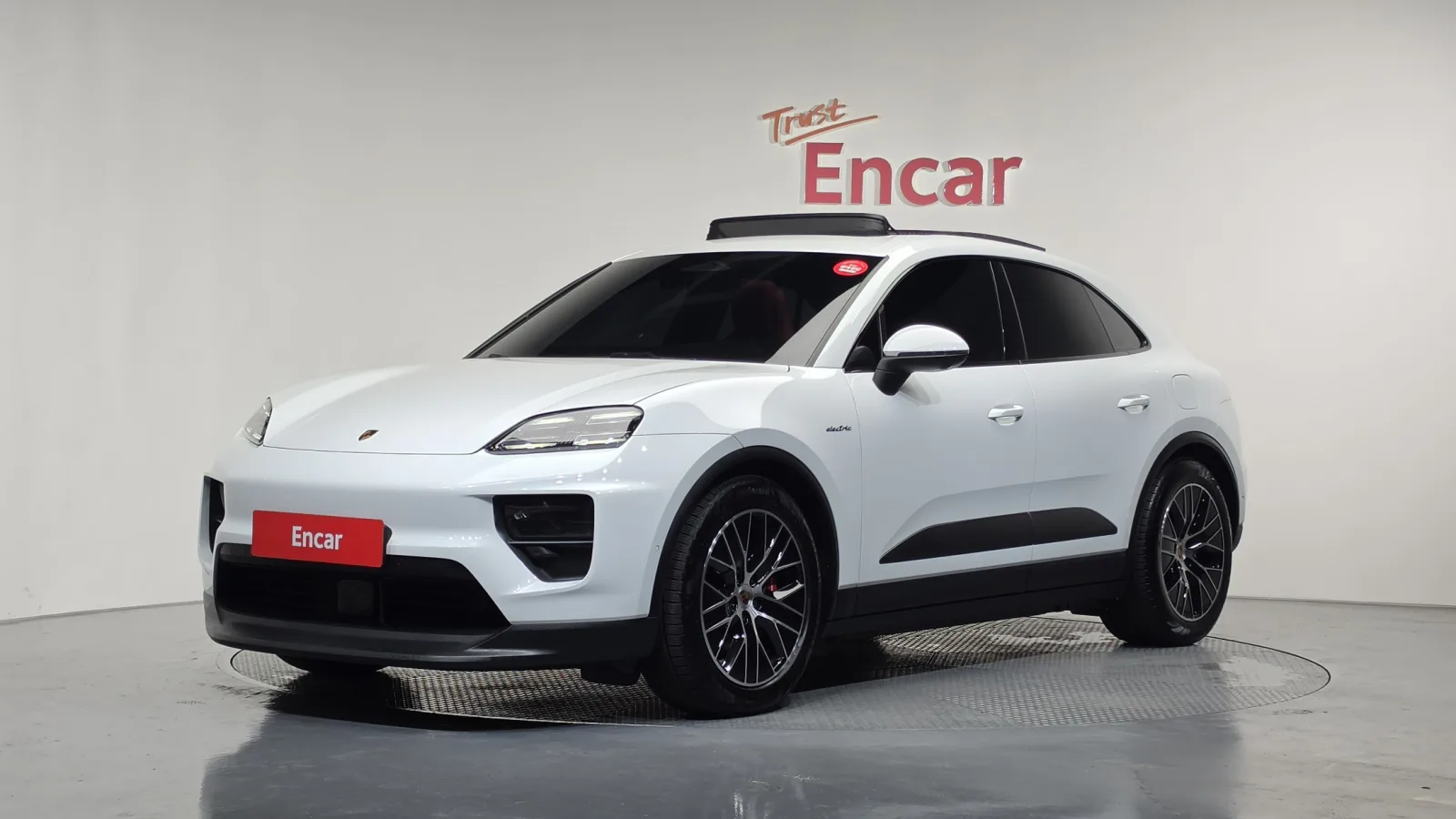 2025 Porsche Macan