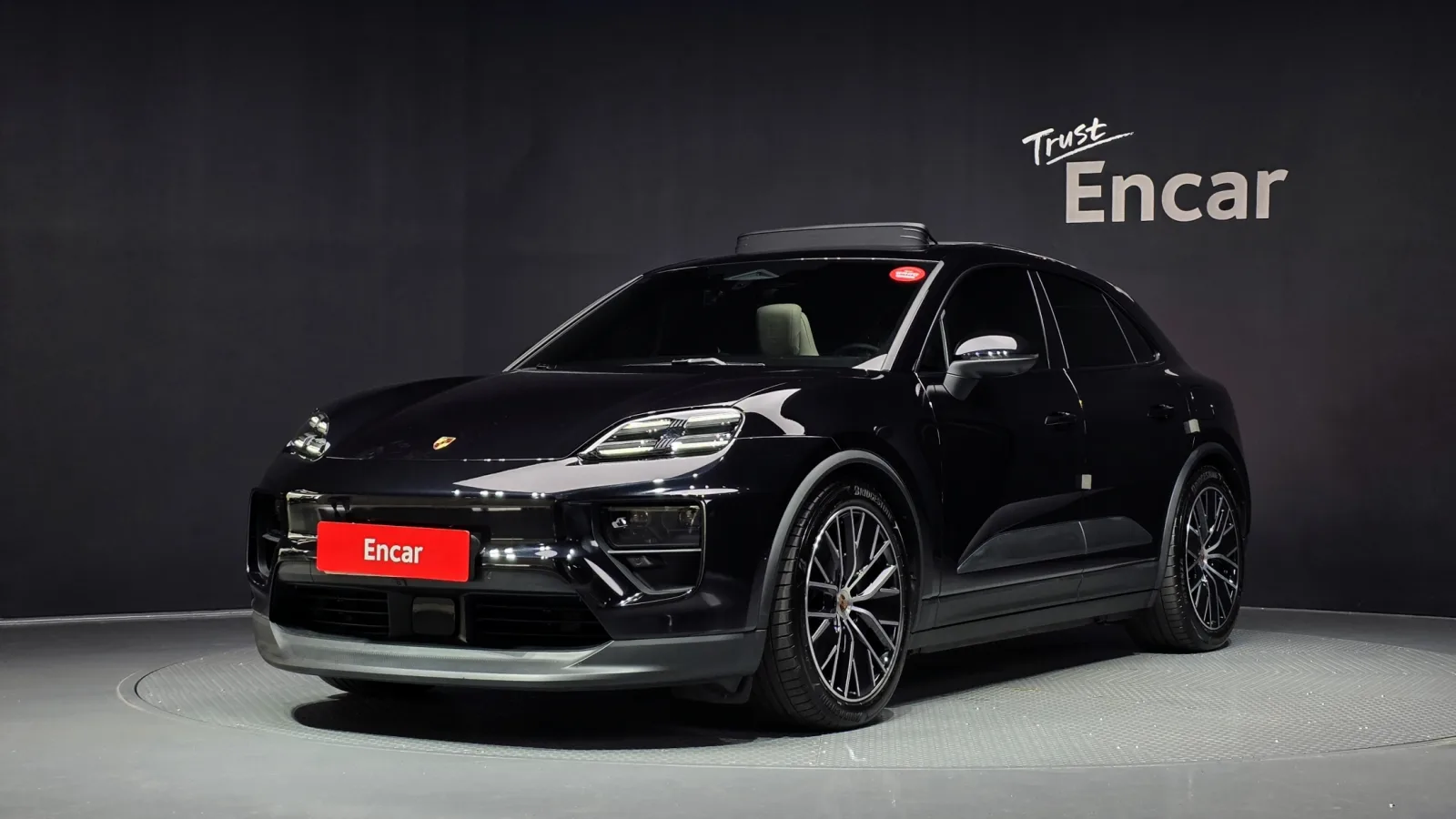 2025 Porsche Macan