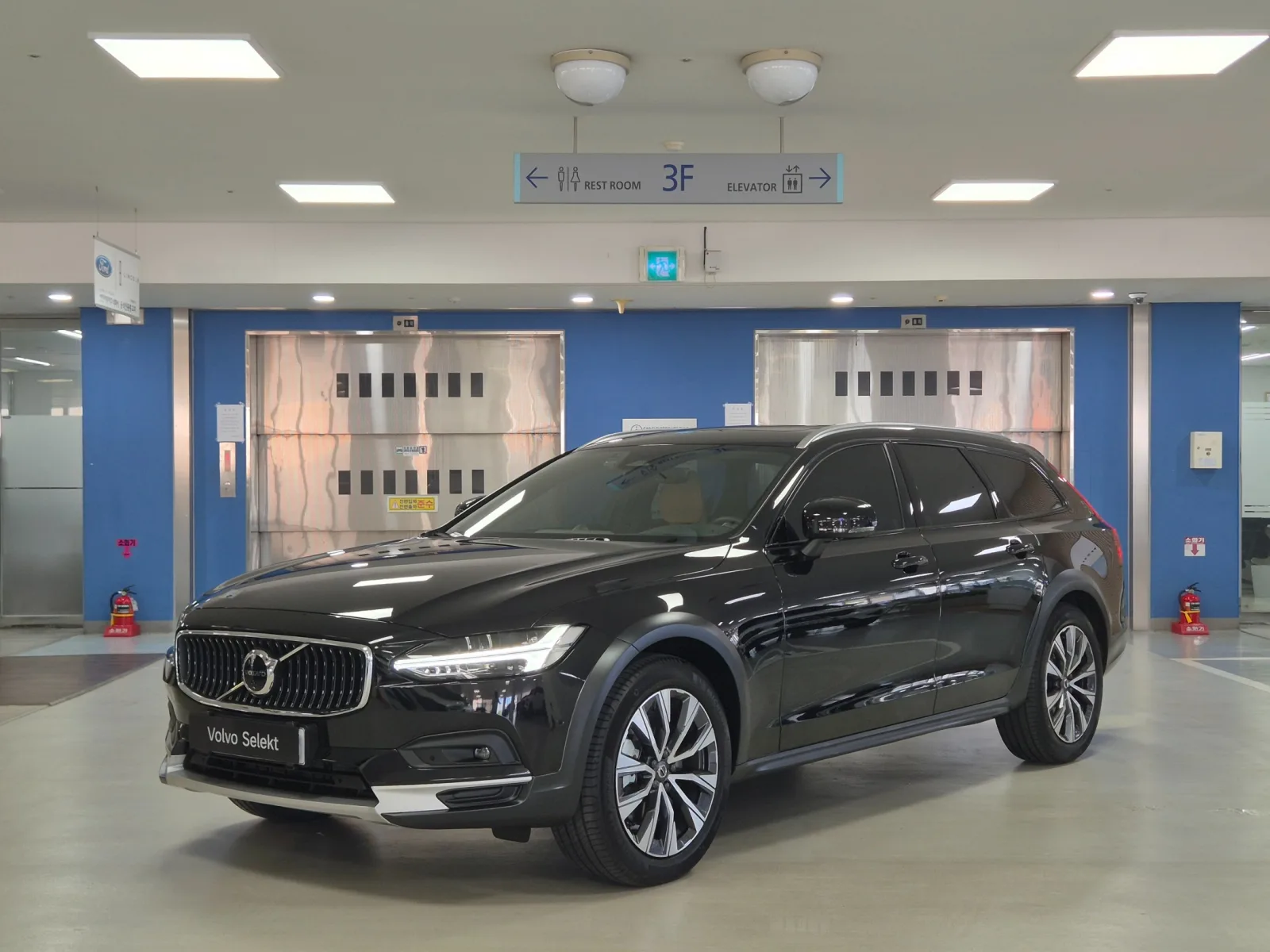 2025 Volvo V90