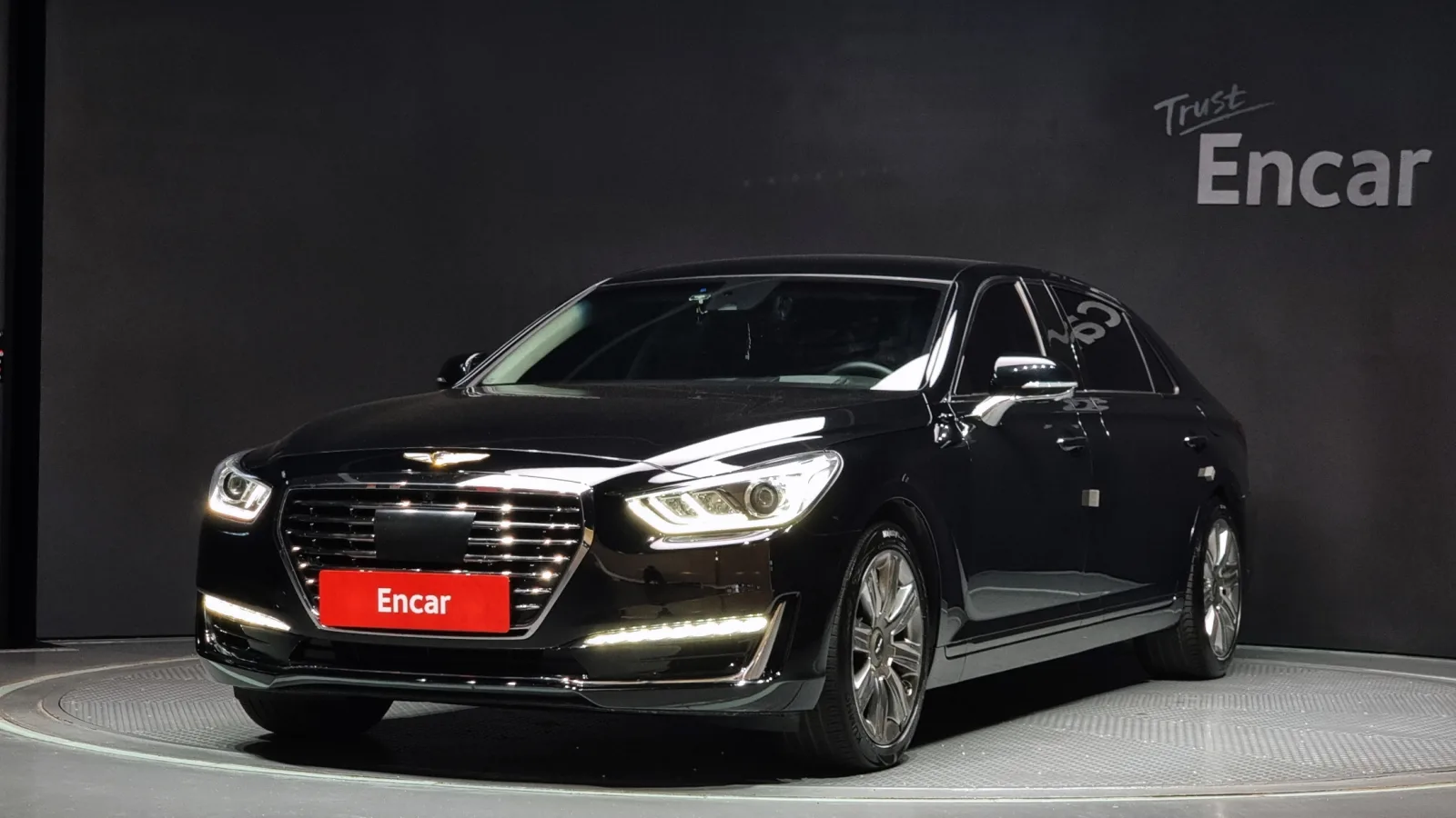 2016 Genesis EQ900