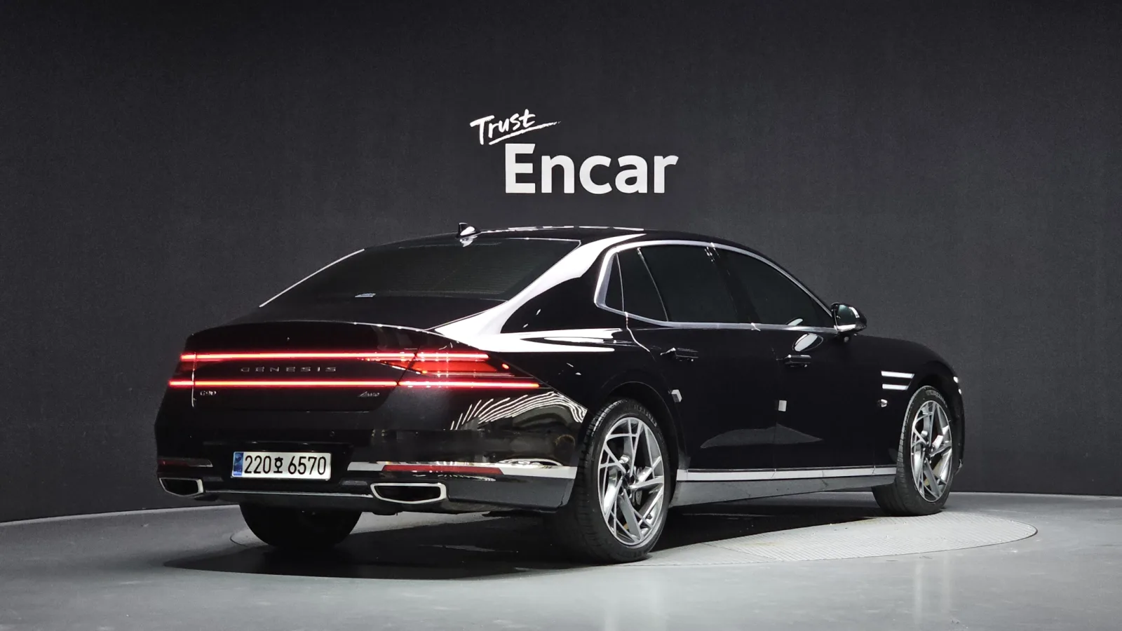 2023 Genesis G90