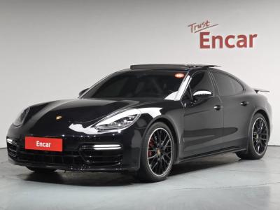 2020 Porsche Panamera