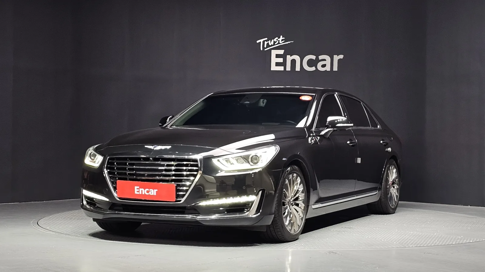 2018 Genesis EQ900