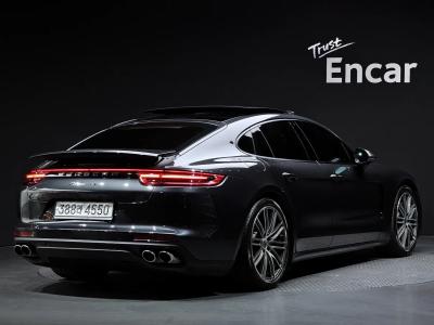 2020 Porsche Panamera