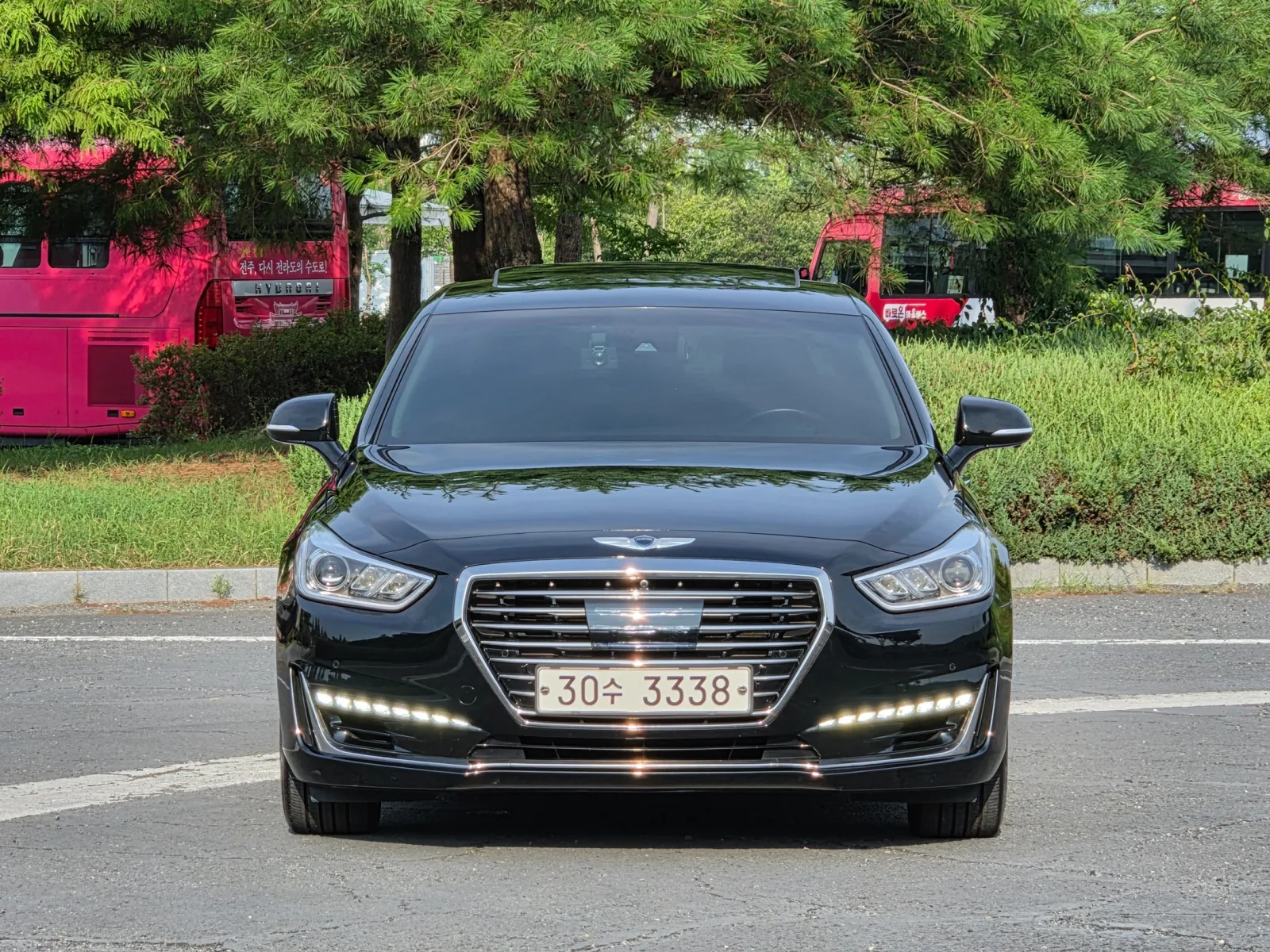 2017 Genesis EQ900