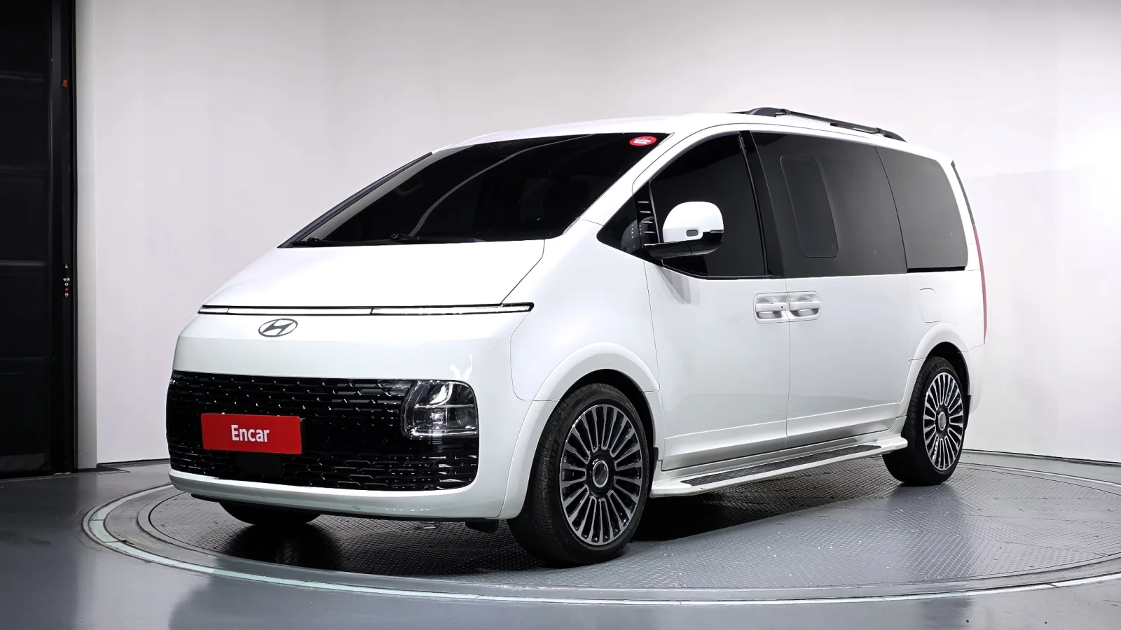 2025 Hyundai Staria