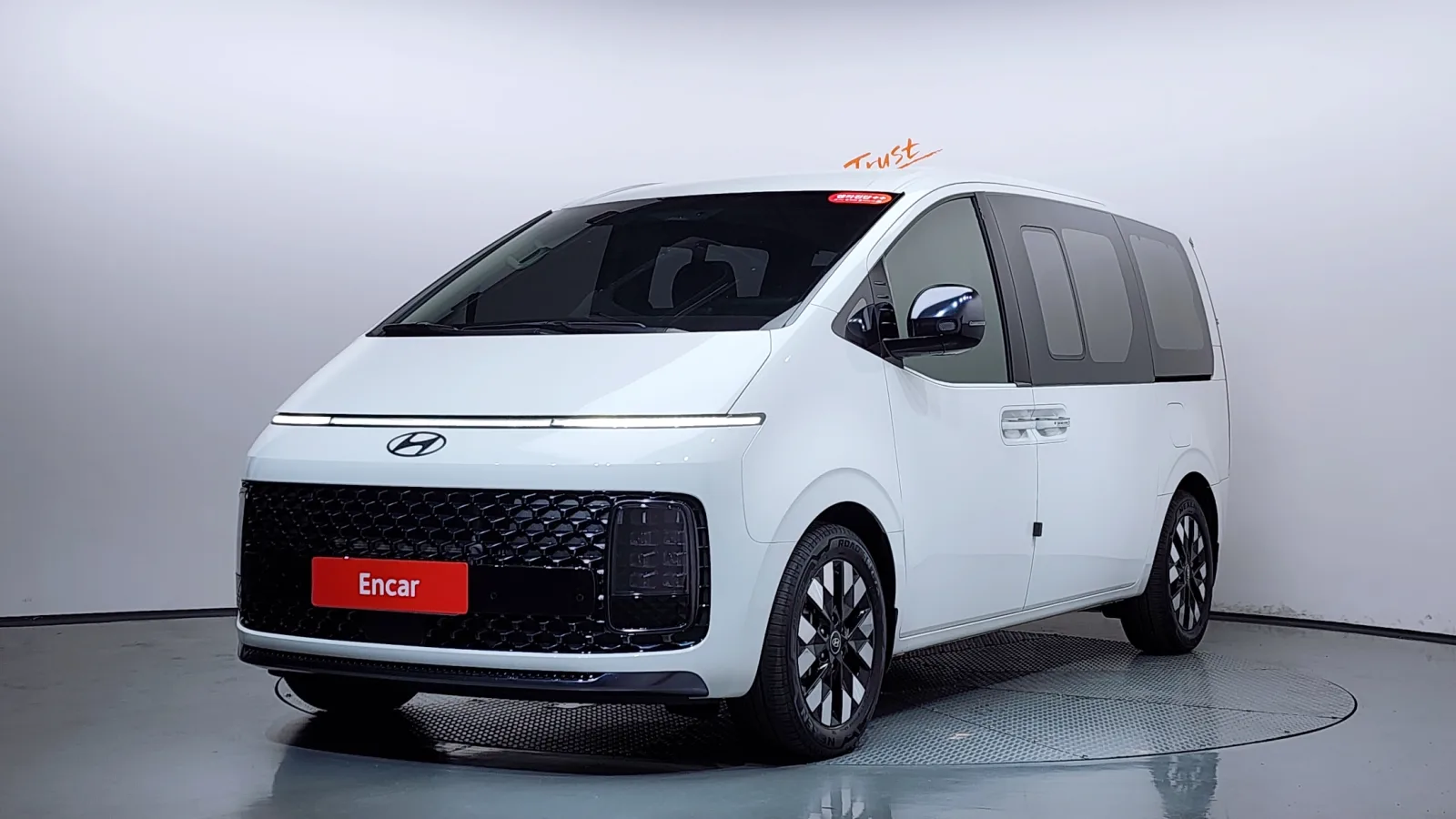 2025 Hyundai Staria