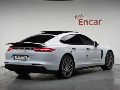 2018 Porsche Panamera