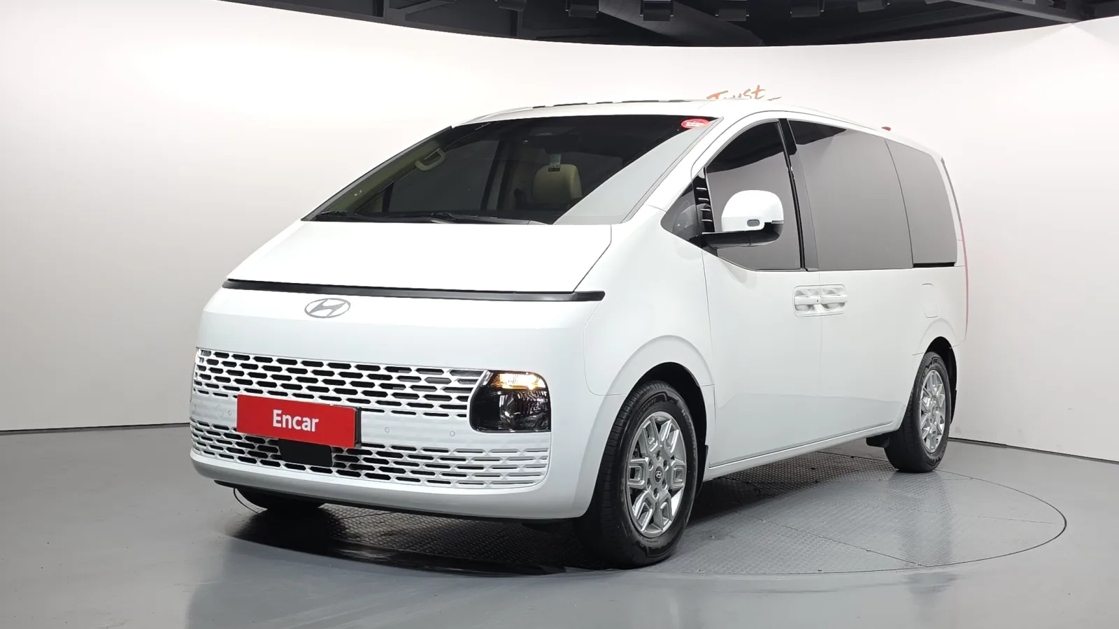 2025 Hyundai Staria