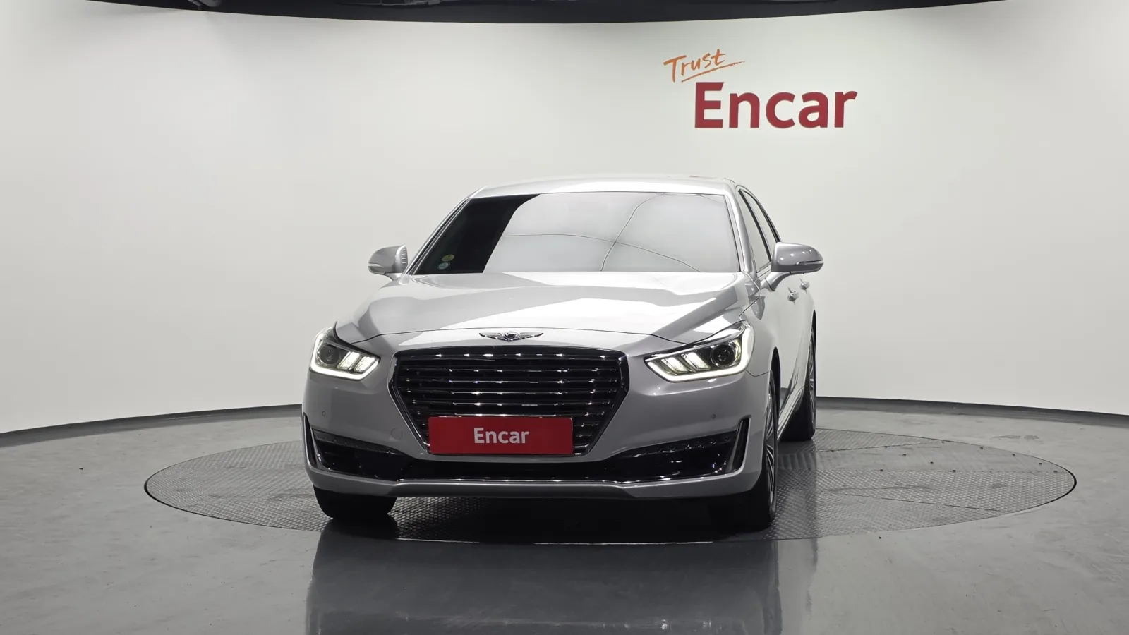 2017 Genesis EQ900