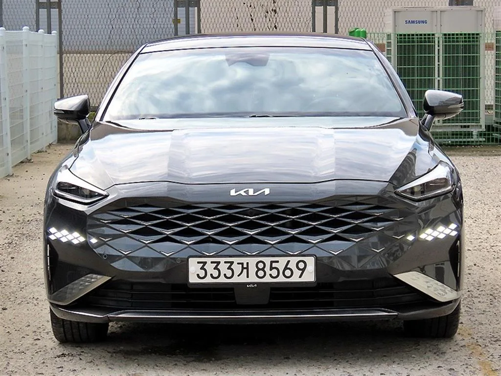 2023 Kia K8