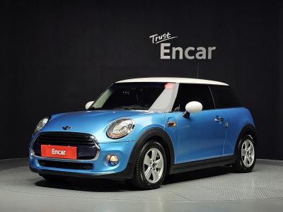 2017 MINI Cooper