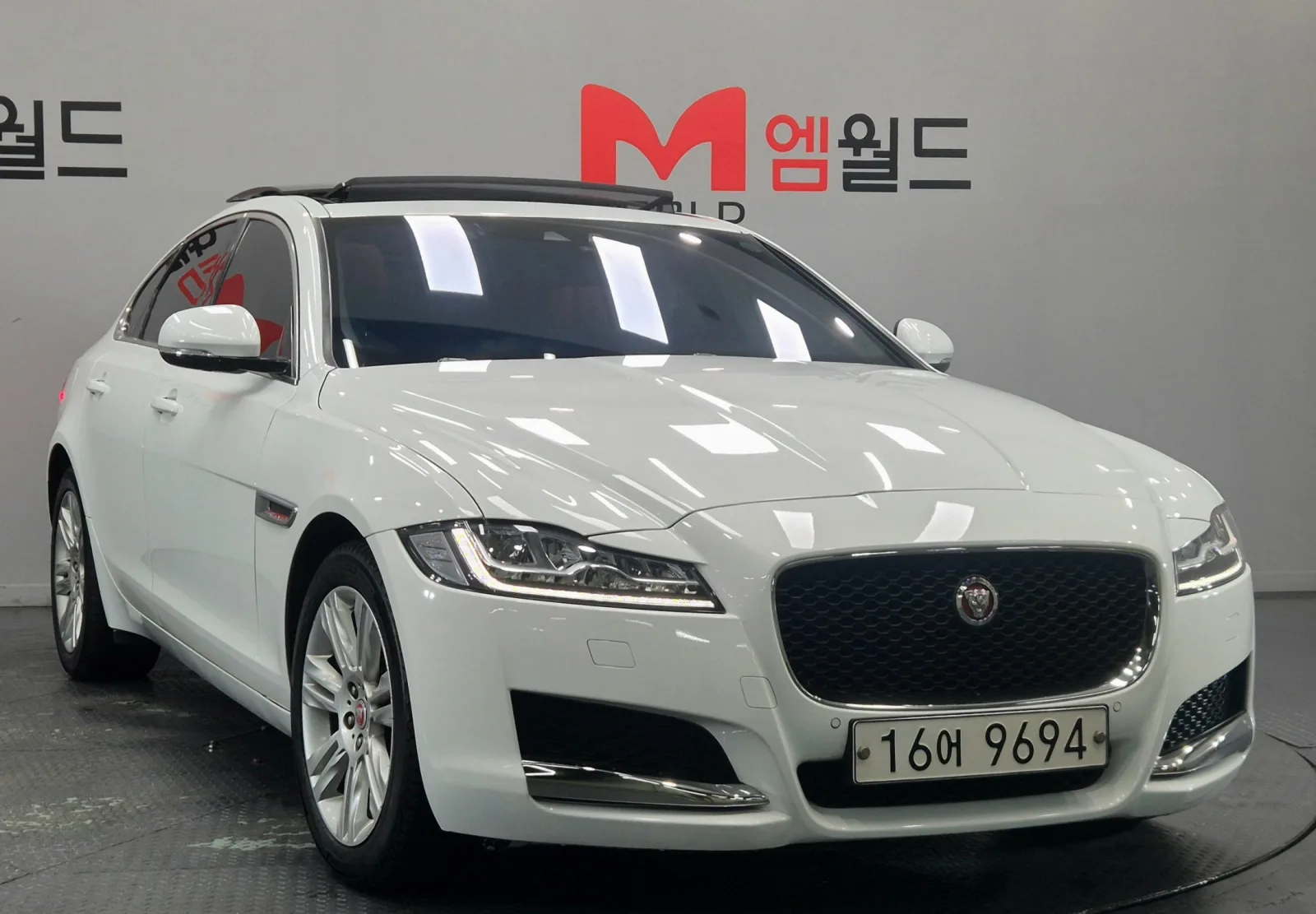 2018 Jaguar XF