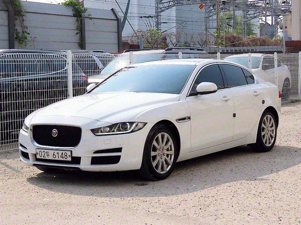 2017 Jaguar XE