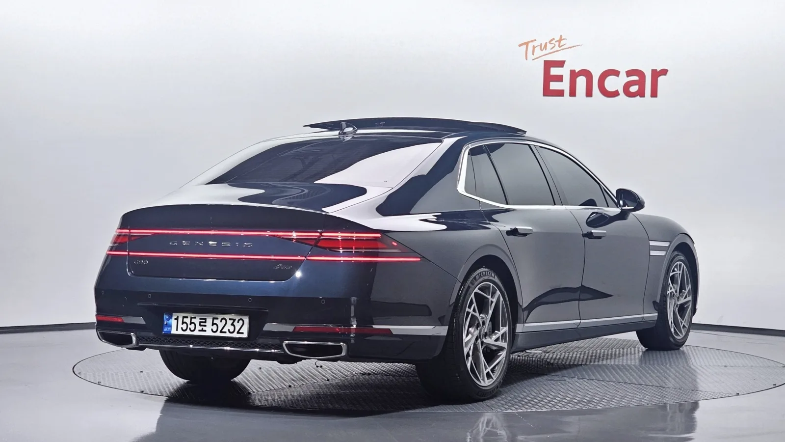 2022 Genesis G90