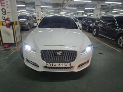 2016 Jaguar XJ