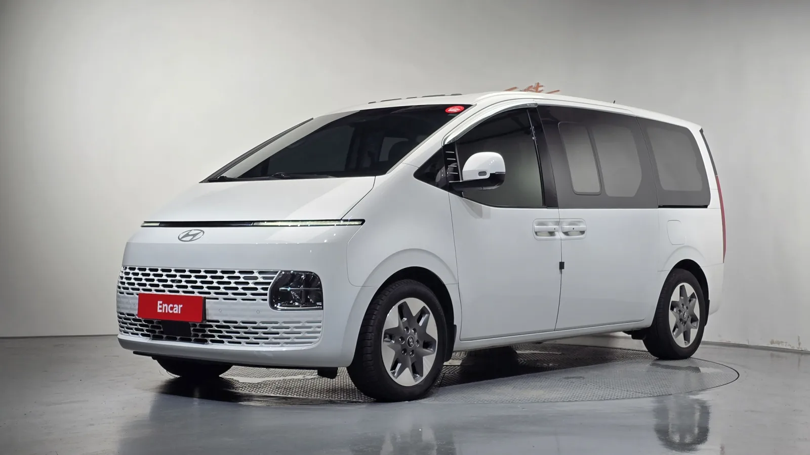 2025 Hyundai Staria