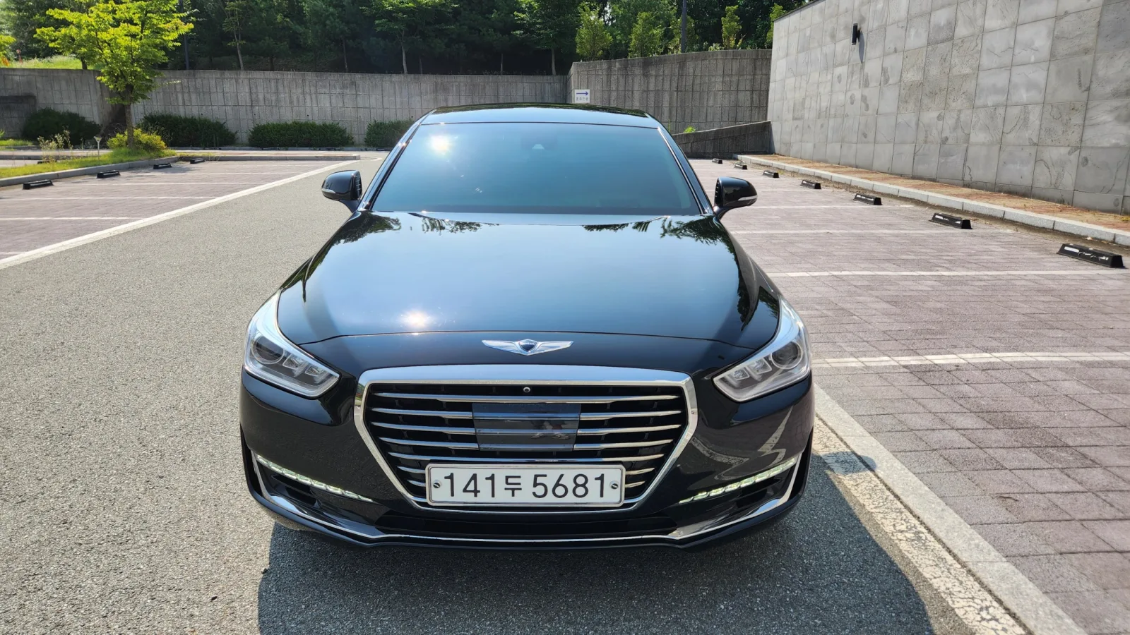 2017 Genesis EQ900