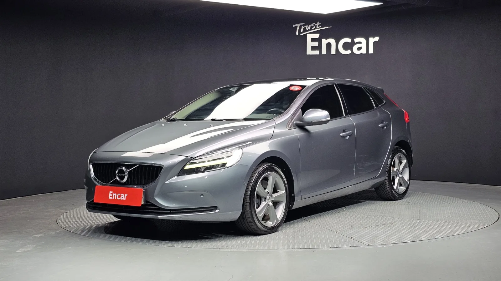 2018 Volvo V40