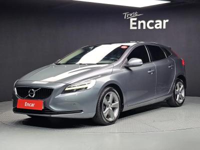 2018 Volvo V40