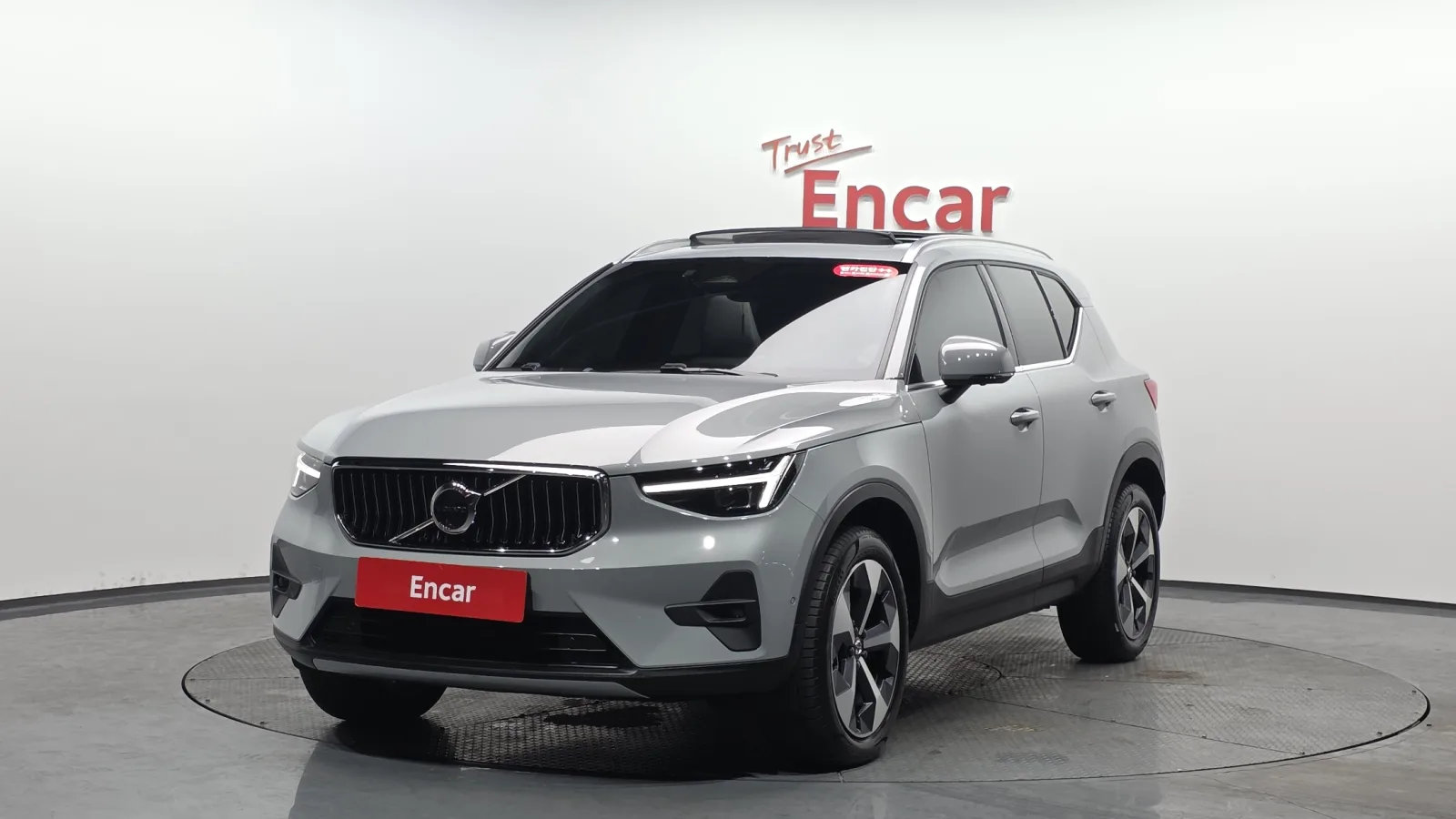 2025 Volvo XC40