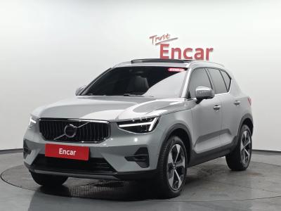2025 Volvo XC40