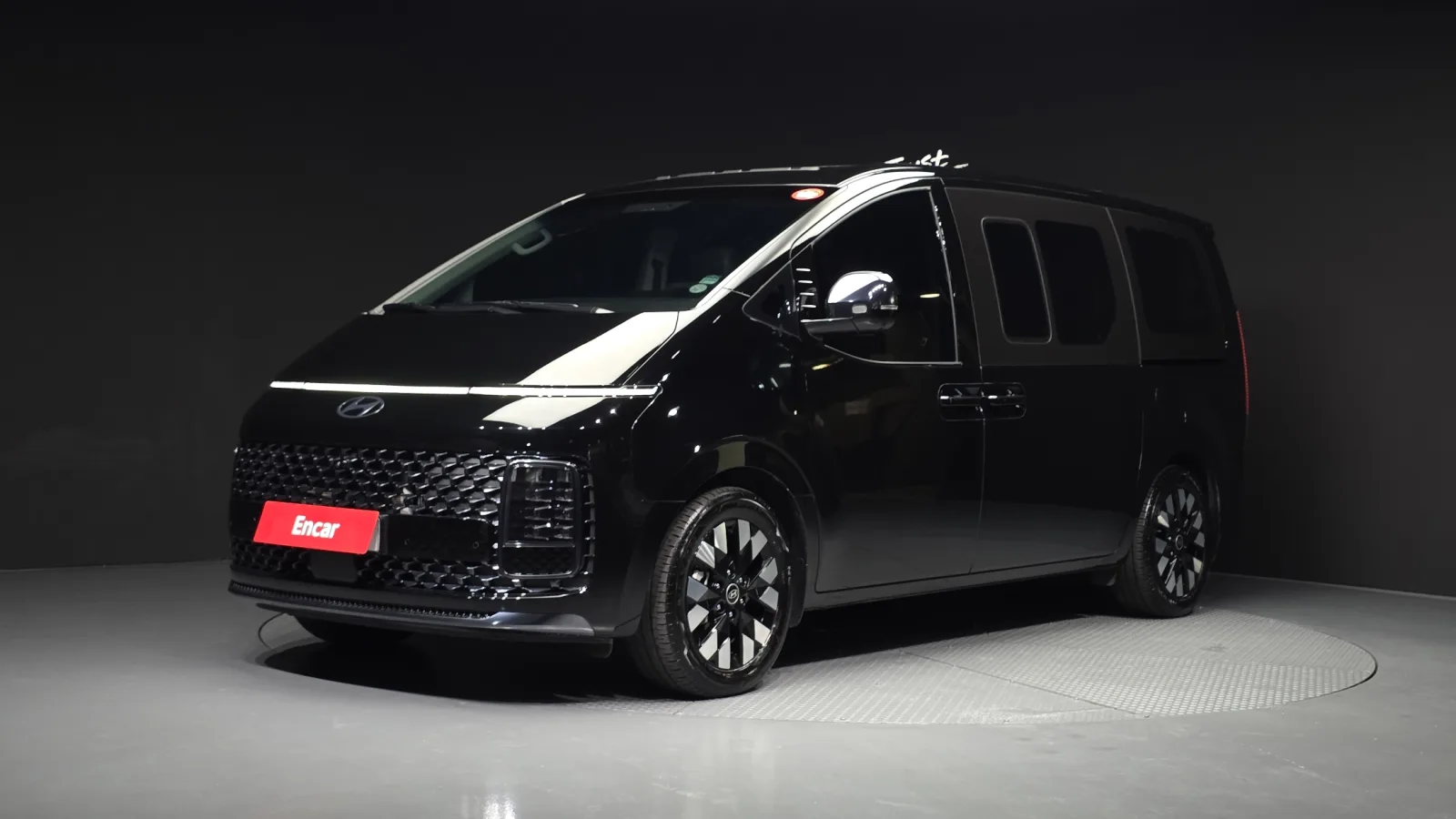2025 Hyundai Staria