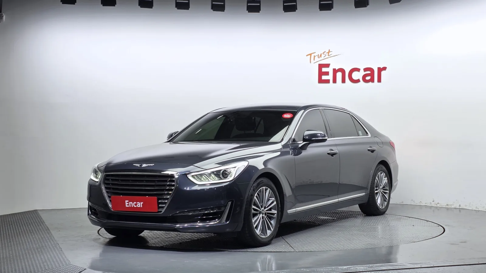 2017 Genesis EQ900