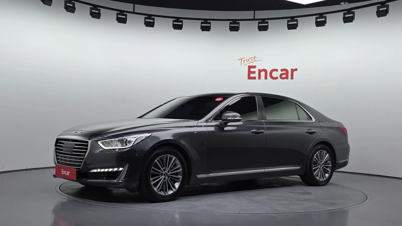 2018 Genesis EQ900