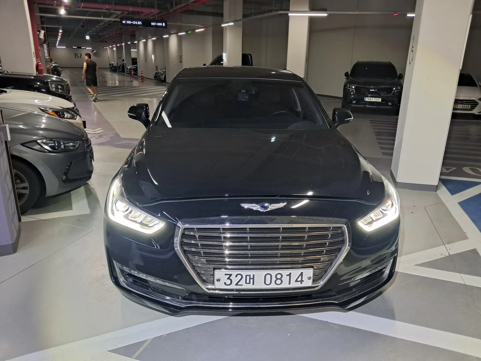 2016 Genesis EQ900
