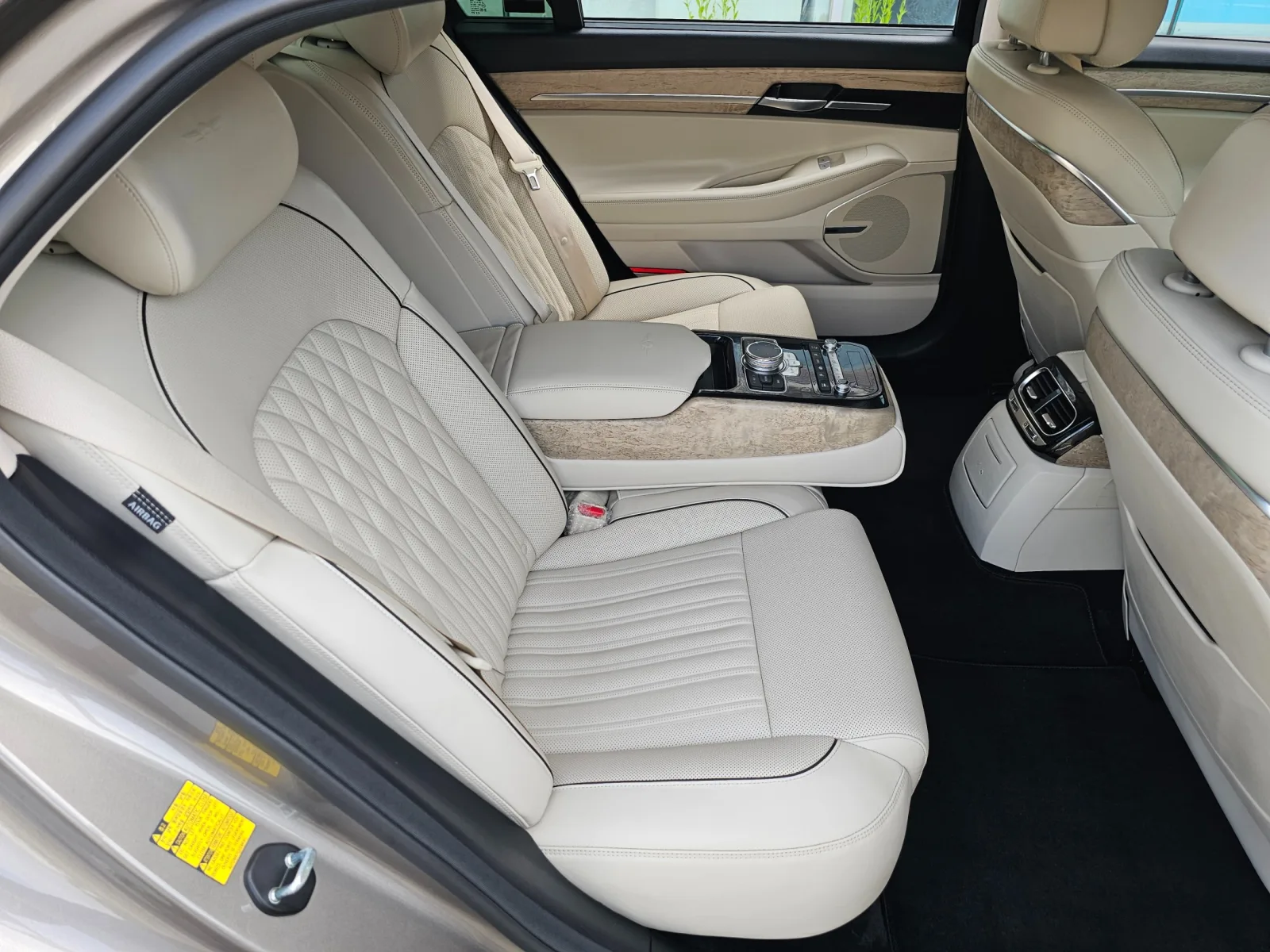2021 Genesis G90
