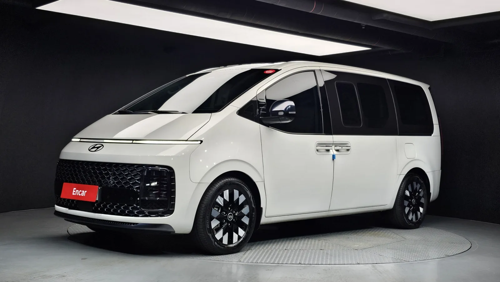 2025 Hyundai Staria