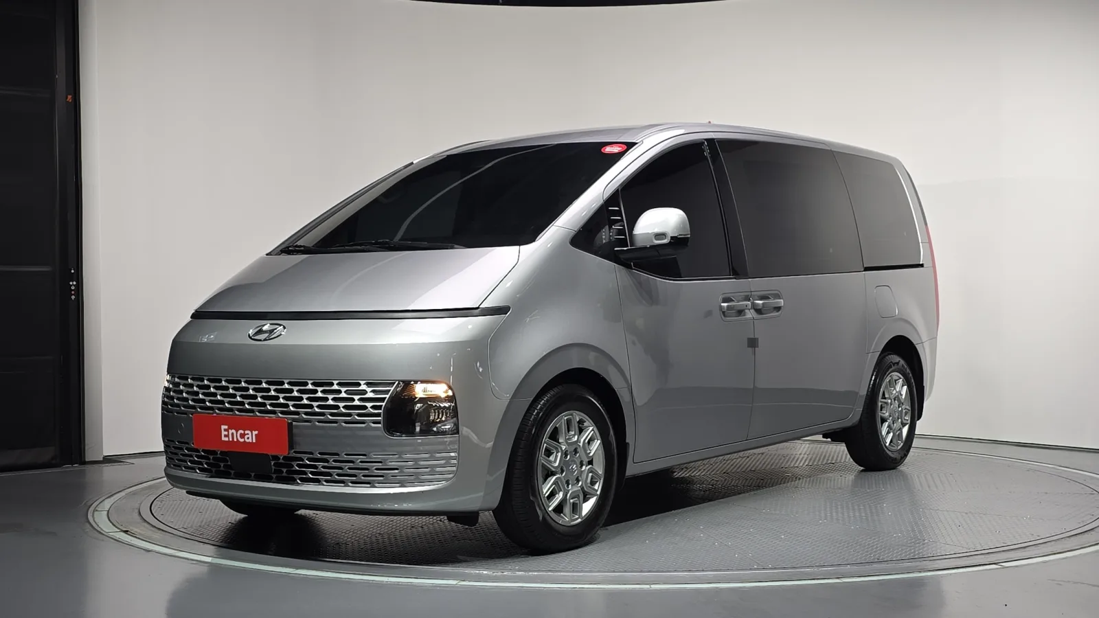 2024 Hyundai Staria