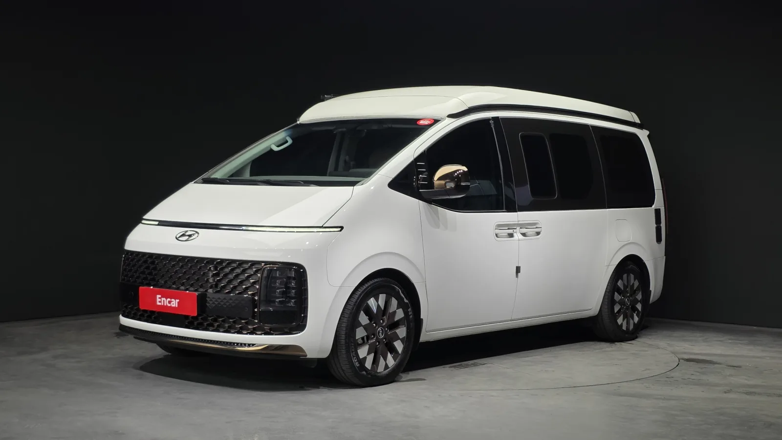 2024 Hyundai Staria